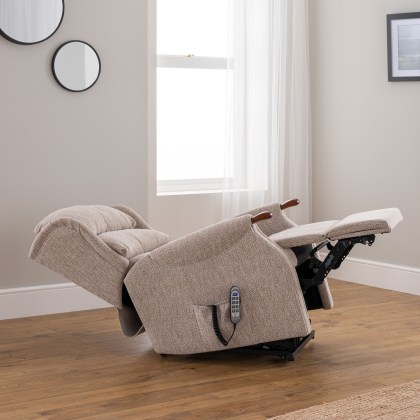 Celebrity Westbury Grande Riser Recliner